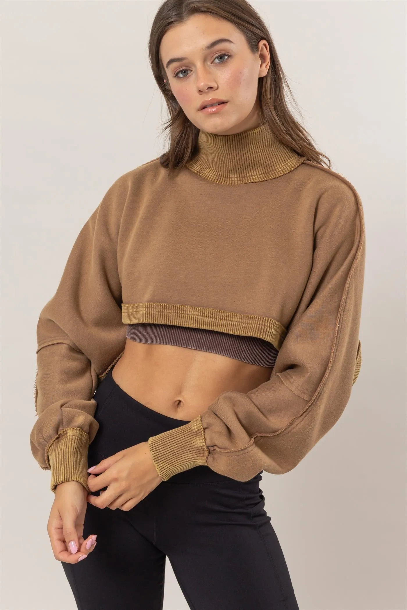 HF24F775-Cropped Turtleneck Sweater