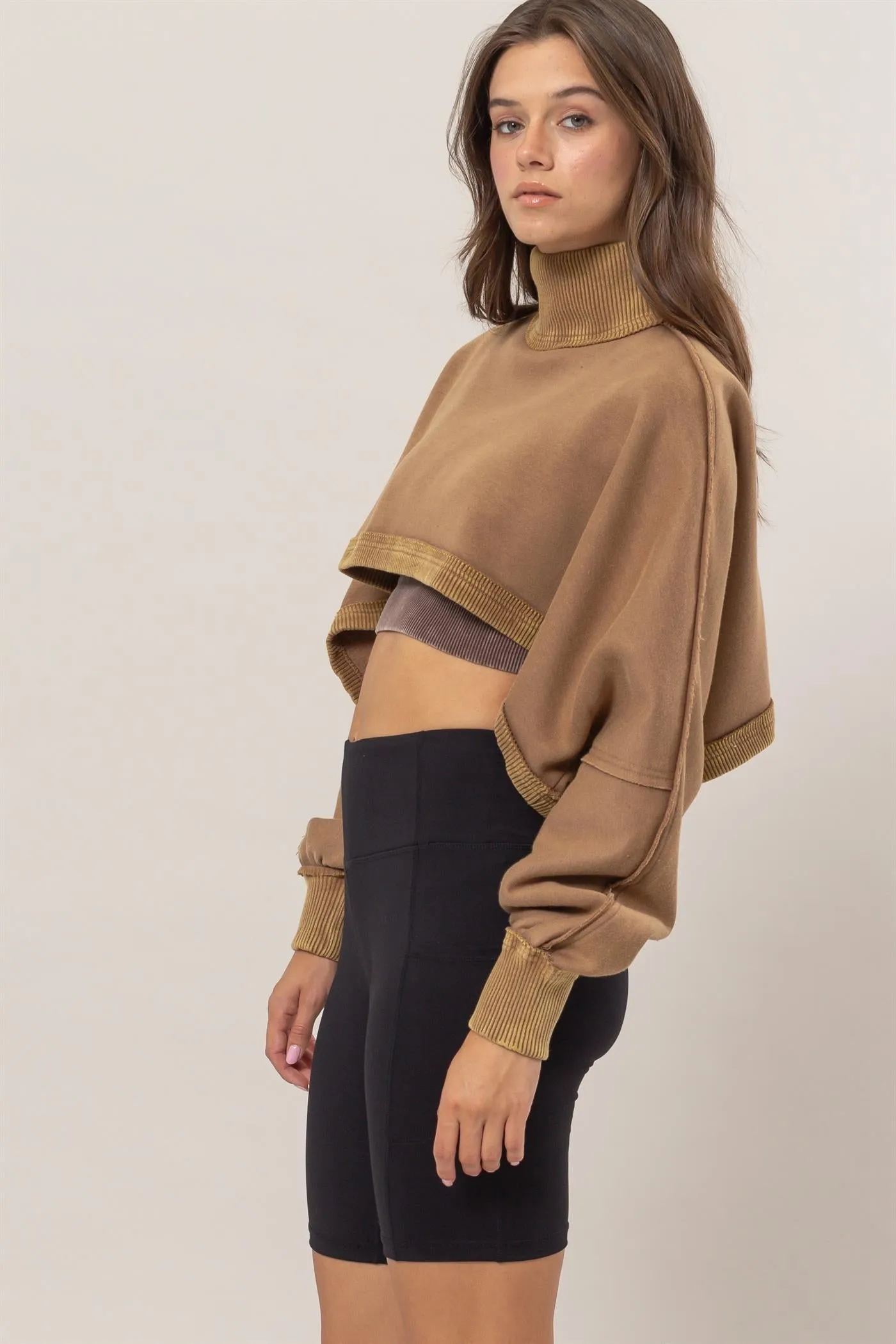 HF24F775-Cropped Turtleneck Sweater