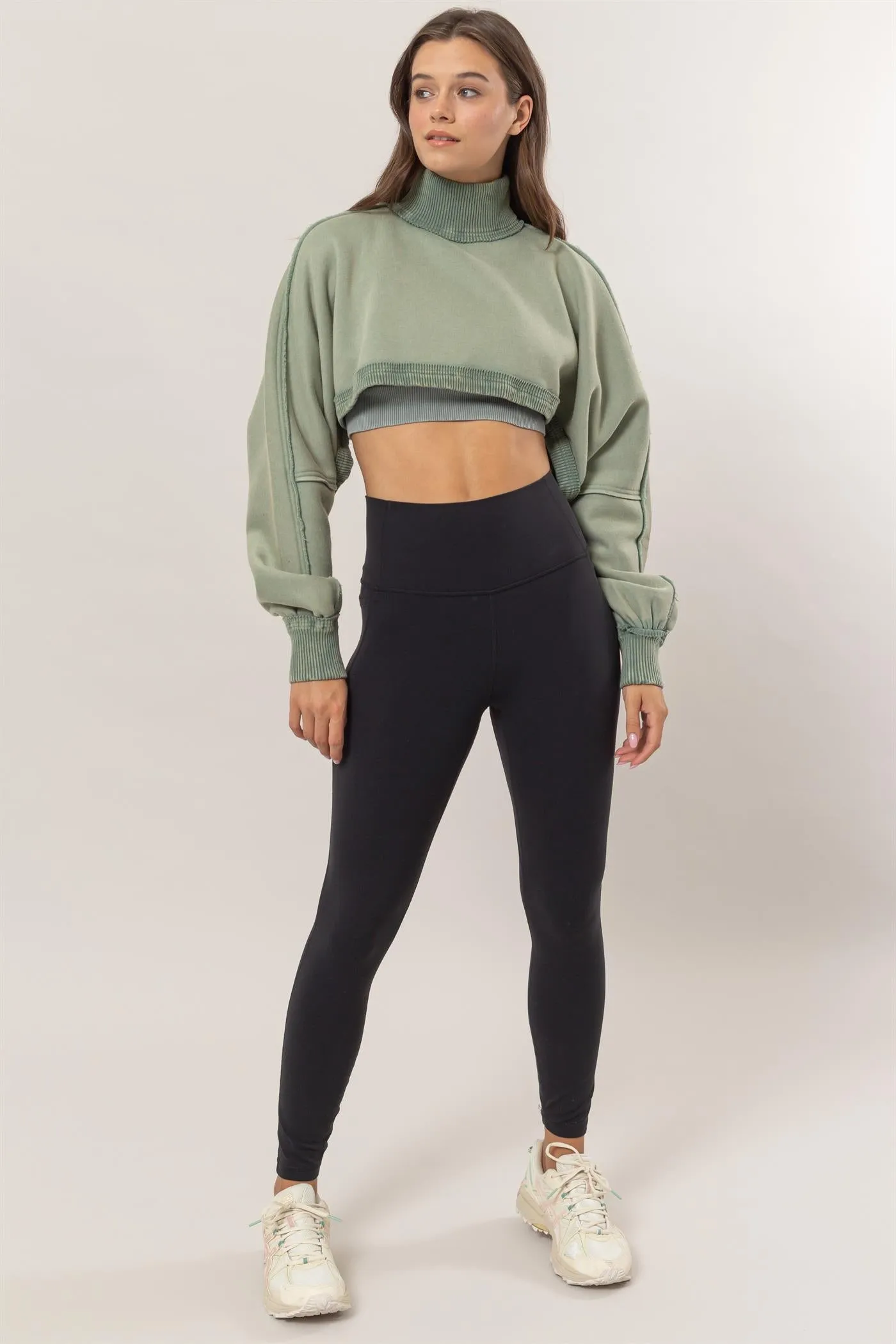 HF24F775-Cropped Turtleneck Sweater