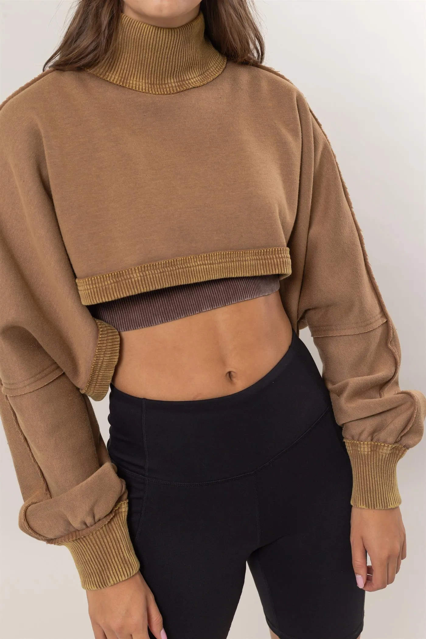 HF24F775-Cropped Turtleneck Sweater