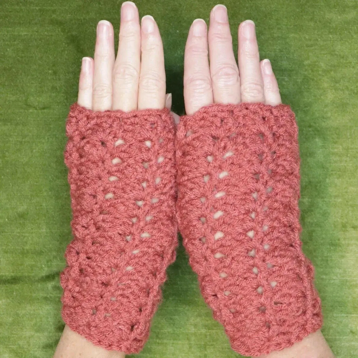 Sober Granny in a Spiral Crochet Fingerless Gloves – Easy and Stylish Pattern